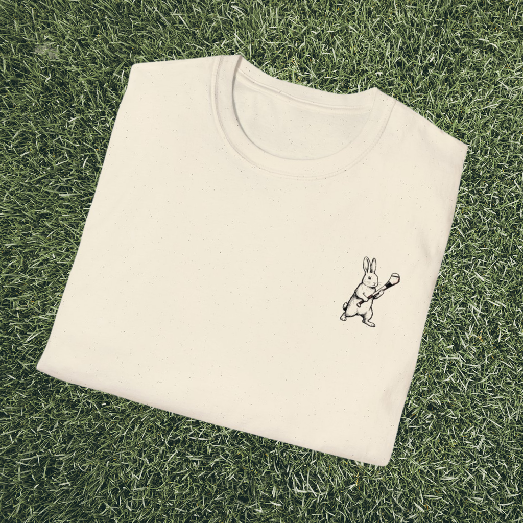 Ainmhí Mé Ainmhí Allta Tee - Hurling Rabbit